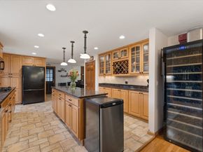 53 Asylum St, Mendon MA 01756