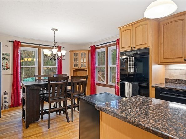 53 Asylum St, Mendon MA 01756