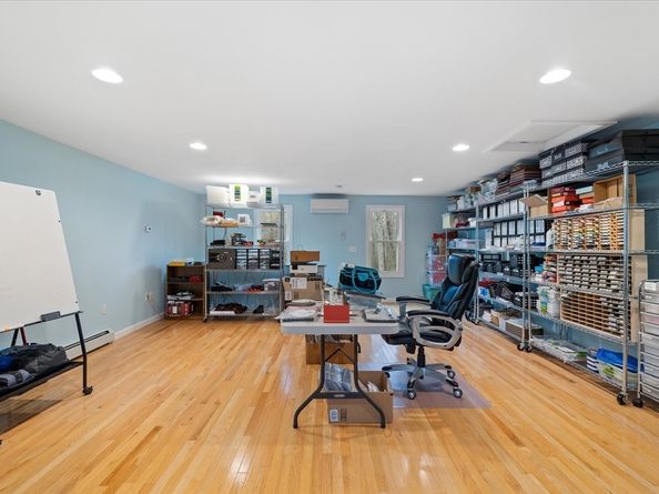 53 Asylum St, Mendon MA 01756