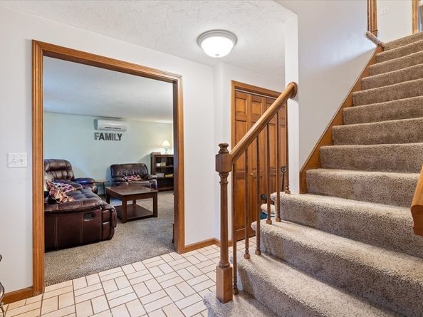 53 Asylum St, Mendon MA 01756