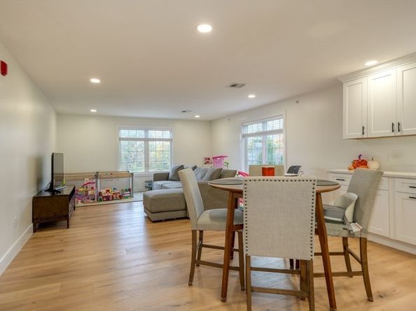 17 School C, Hudson MA 01749