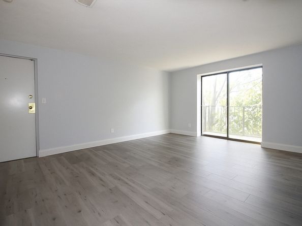 305 Riverside Ave 41, Medford MA 02155
