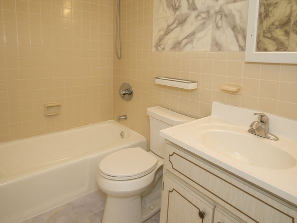 305 Riverside Ave 41, Medford MA 02155