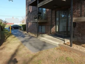 305 Riverside Ave 41, Medford MA 02155