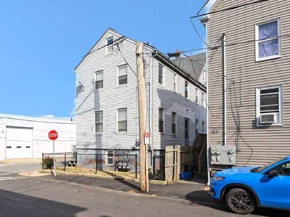 119 Pleasant St, Gloucester MA 01930