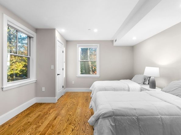 24 Selkirk 244, Boston MA 02135