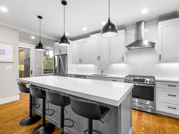 24 Selkirk 244, Boston MA 02135