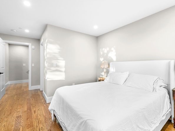 24 Selkirk 244, Boston MA 02135