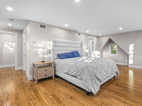 24 Selkirk 244, Boston MA 02135