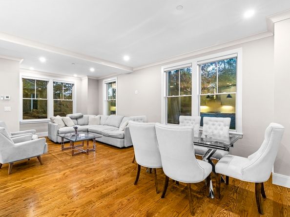 24 Selkirk 244, Boston MA 02135