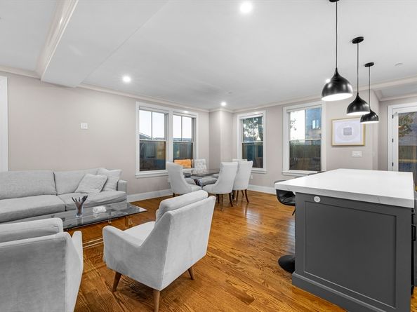 24 Selkirk 244, Boston MA 02135