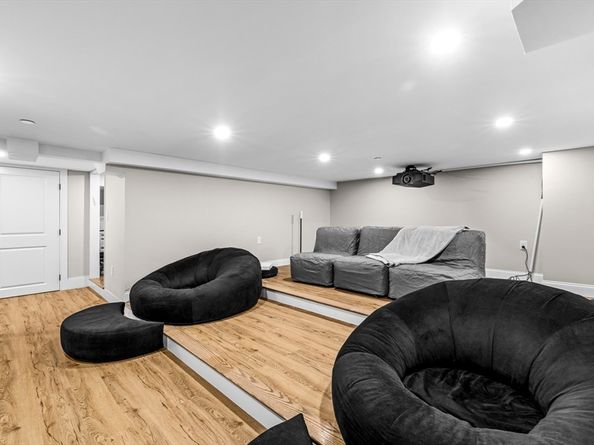 24 Selkirk 244, Boston MA 02135