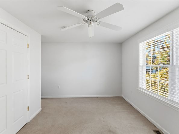 20 Nature View Dr 20, Uxbridge MA 01569