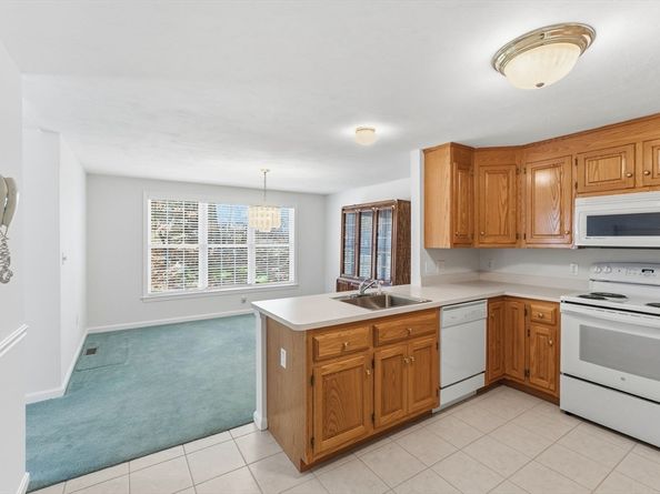 20 Nature View Dr 20, Uxbridge MA 01569