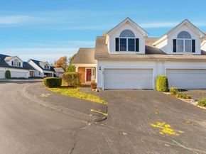 20 Nature View Dr 20, Uxbridge MA 01569