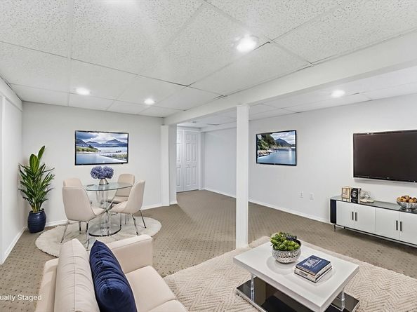 20 Nature View Dr 20, Uxbridge MA 01569