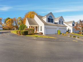 20 Nature View Dr 20, Uxbridge MA 01569