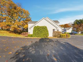 20 Nature View Dr 20, Uxbridge MA 01569