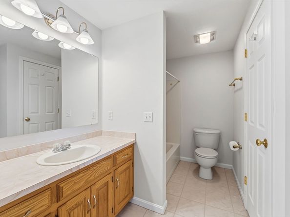 20 Nature View Dr 20, Uxbridge MA 01569