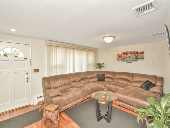 26 Knights Crescent St, Randolph MA 02368