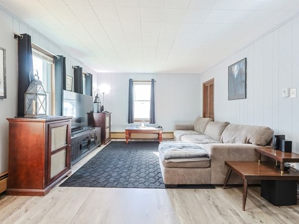 79-81 Upton St, Northbridge MA 01534