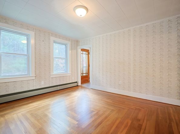 79-81 Upton St, Northbridge MA 01534