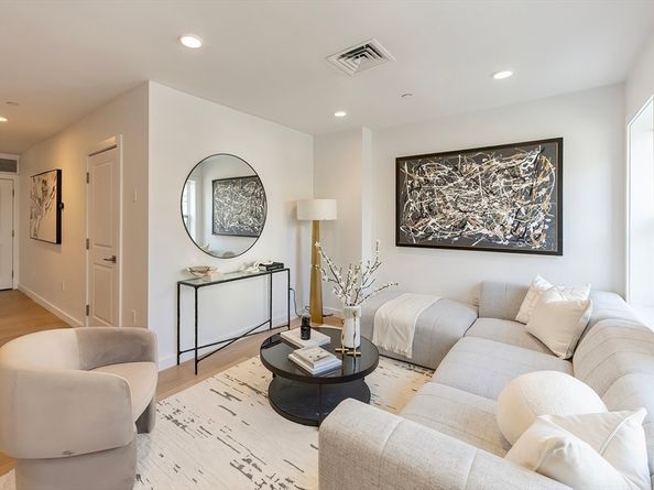 16 Boardman St 105, Boston MA 02128