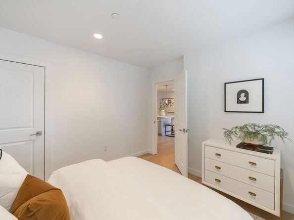 16 Boardman St 105, Boston MA 02128