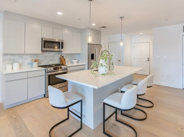 16 Boardman St 105, Boston MA 02128