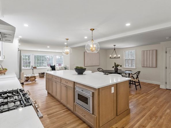 33 Oak Hill Rd, Wayland MA 01778