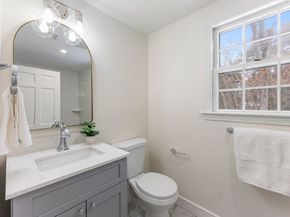 33 Oak Hill Rd, Wayland MA 01778