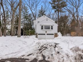 33 Oak Hill Rd, Wayland MA 01778