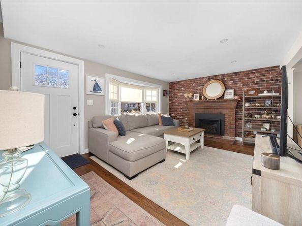 92 Doris Dr, Weymouth MA 02191