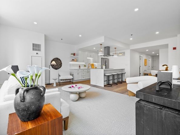 234 Causeway Street U702, Boston MA 02114