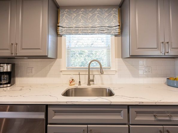 18 Tisdale Dr 18, Dover MA 02030