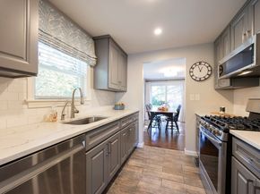 18 Tisdale Dr 18, Dover MA 02030