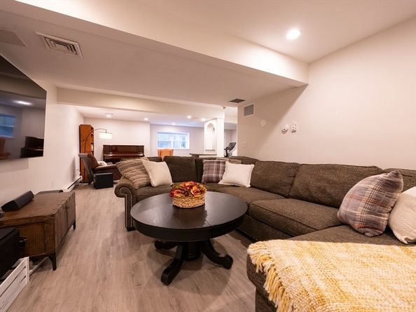 18 Tisdale Dr 18, Dover MA 02030