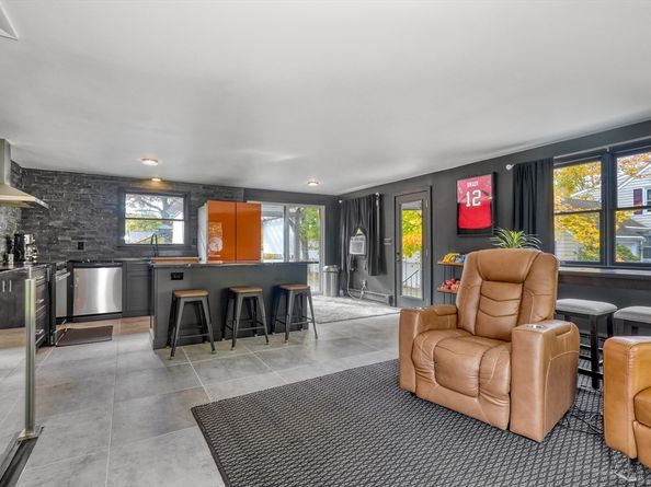 38 Appleton St, Saugus MA 01906