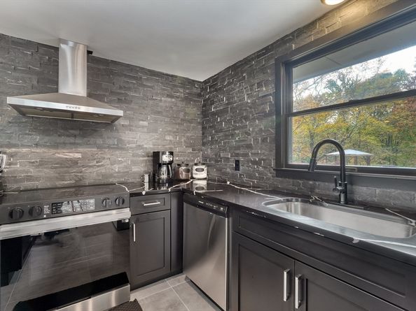 38 Appleton St, Saugus MA 01906