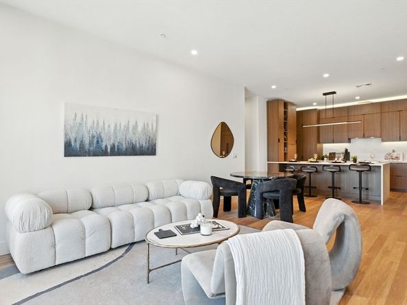 58 Kent U404, Brookline MA 02445