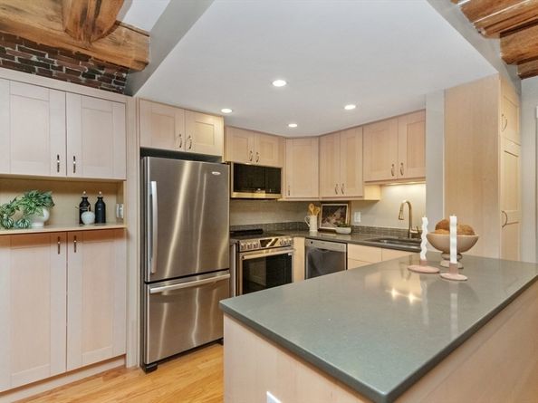 110-112 Commercial St 2, Boston MA 02109