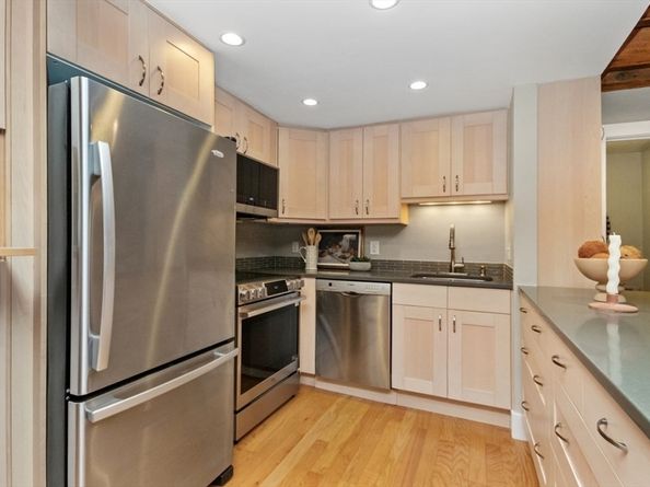 110-112 Commercial St 2, Boston MA 02109