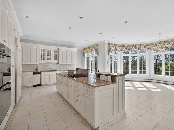 11 Elizabeth Way, Lynnfield MA 01940
