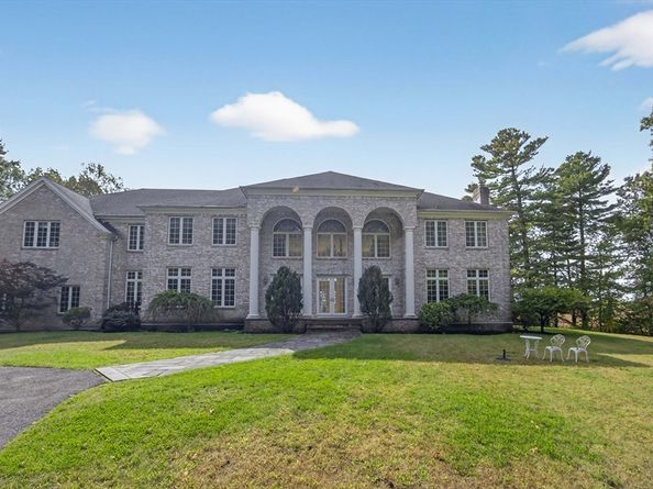 11 Elizabeth Way, Lynnfield MA 01940