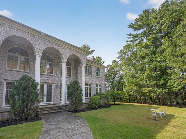 11 Elizabeth Way, Lynnfield MA 01940