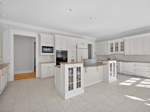 11 Elizabeth Way, Lynnfield MA 01940