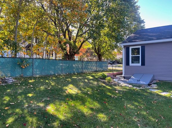 41 Lee Ave, Fitchburg MA 01420