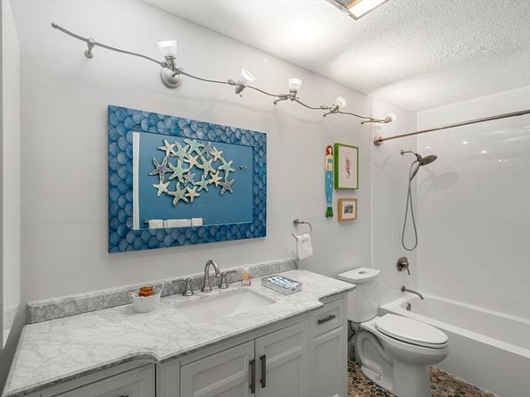 7 Greenbriar Dr 304, North Reading MA 01864