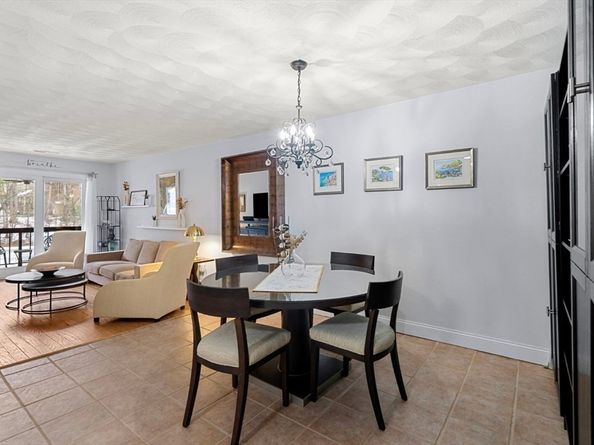 7 Greenbriar Dr 304, North Reading MA 01864