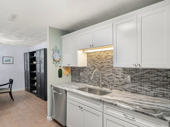 7 Greenbriar Dr 304, North Reading MA 01864